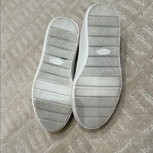 Dr. Scholl's “Women’s Time off” White Sneakers - Picture 8 of 10